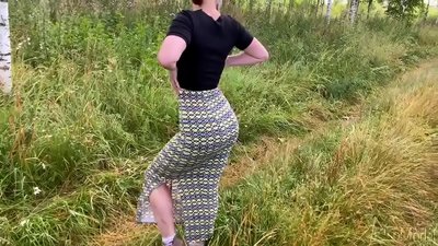 Istri menyebalkan ayam di jalan dan berhubungan seks dengan berakhir di pantatnya. CleoModel porno Rusia
