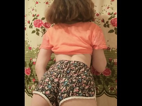 ❤️ Gadis muda seksi menanggalkan celana pendeknya di depan kamera ❤️❌ Porno di id.com-porn-mz.ru ️❤